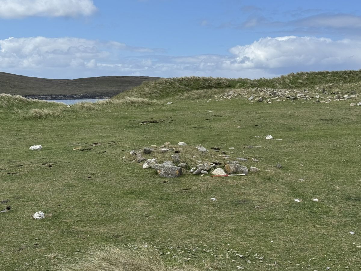 Cairn with quartz boulders