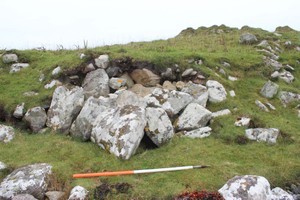 Baleshare, Carnan Nan Long, detail of piled up boulders