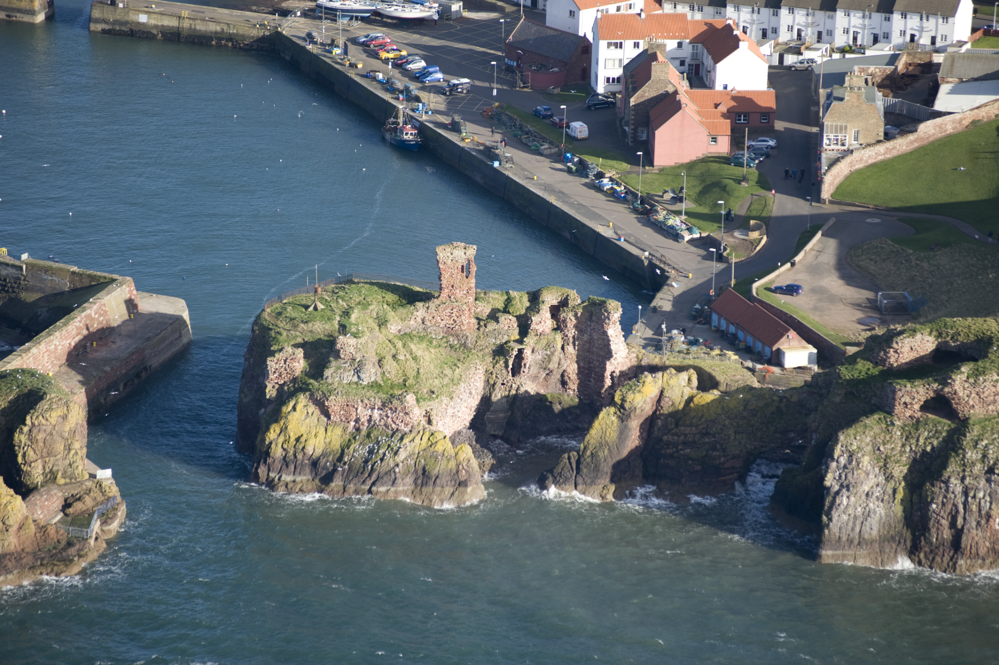Dunbar Castle detail of west-facing coast edge