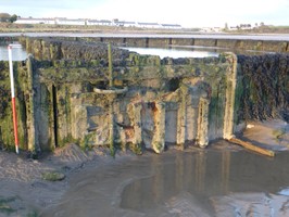 Powfoot swimming pool sluice gate 