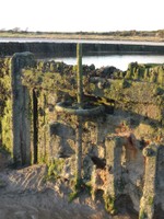 Powfoot swimming pool open sluice mechanism